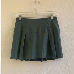 Lululemon army green tennis skirt